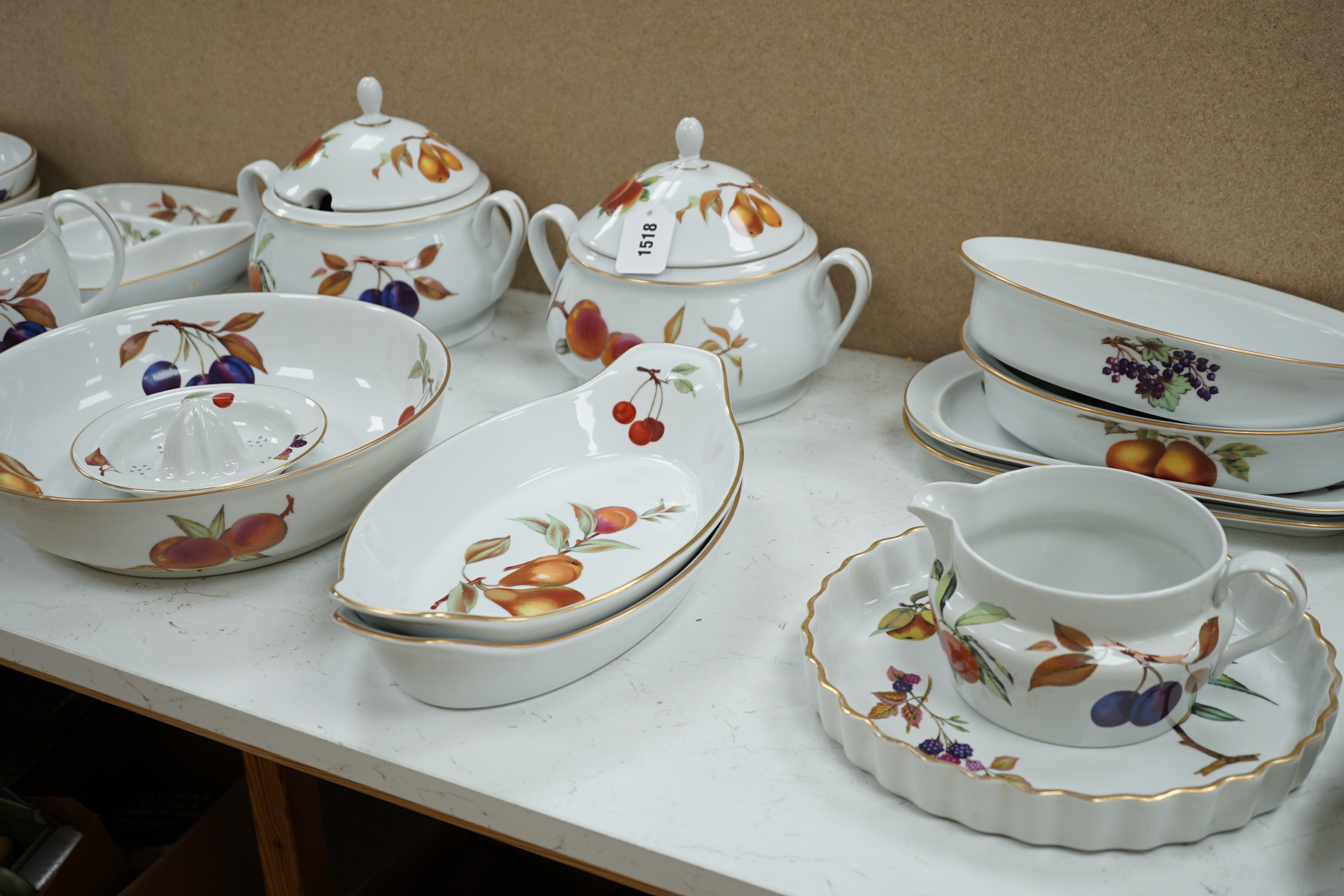 A Royal Worcester Evesham pattern part dinner service